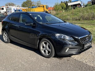 VOLVO V40 1.6 D [D2] Summum Cross County. Tolatókamera . Navi. Xenon.Ülésfűtés. Esőszenzor