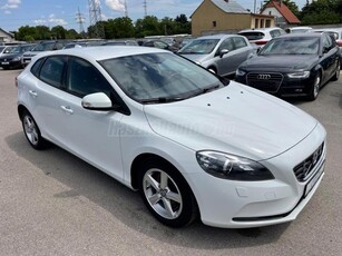 VOLVO V40 1.6 T2 Momentum XENON.ÜLÉSFŰTÉS.PDC.TEMPOMAT.MULTIKORMÁNY