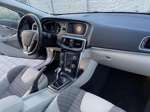 VOLVO V40 2.0 D [D2] Momentum (a legszebb belső színösszeállítással. frissen cserélt vezérléssel. magánszemély