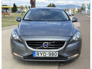 VOLVO V40 2.0 D [D2] Momentum Leinformálható 166 ezer km-futással. Megkímélt állapotban. Téli + Nyári gumikkal