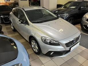 VOLVO V40 Cross Country 1.6 D [D2] Kinetic AZ AUTÓ JÉGVERT !!! VÉGIG VEZETETT SZERVIZKÖNYV!!!