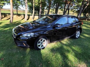 VOLVO V40 Cross Country 1.6 D [D2] Momentum