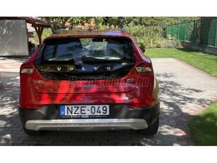 VOLVO V40 Cross Country 2.0 D [D2] Summum