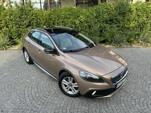 VOLVO V40 Cross Country 2.0 D [D3] Summum