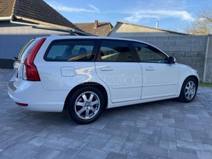 VOLVO V50 1.6 D [D2] Kinetic MAGYARORSZÁGI. SÉRÜLÉSMENTES. VEZETETT SZERVIZKÖNYV. ÚJSZERŰ