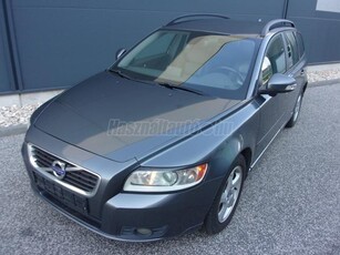 VOLVO V50 1.6 D [D2] Momentum HOLTTÉRFIGYELŐ.BŐR.NAVIGÁCIÓ