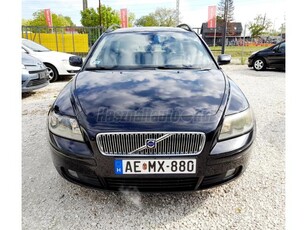 VOLVO V50 2.0 D Momentum KORRÓZIÓMENTES.SZERVÍZKÖNYV