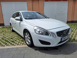 VOLVO V60 2.0 D [D3] Momentum