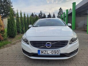 VOLVO V60 2.0 D [D3] Momentum