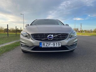 VOLVO V60 2.0 D [D4] Momentum