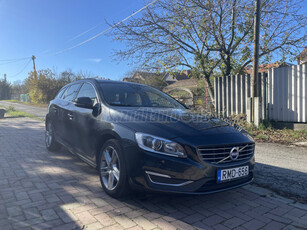 VOLVO V60 2.0 D [D4] Momentum Geartronic