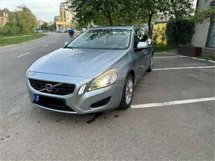 VOLVO V60 2.4 D [D5] AWD Summum Geartronic