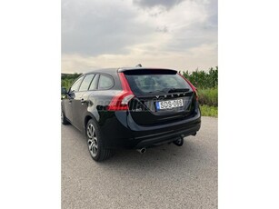 VOLVO V60 2.4 D [D5] Kinetic