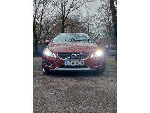 VOLVO V60 2.4 D [D5] Summum Geartronic