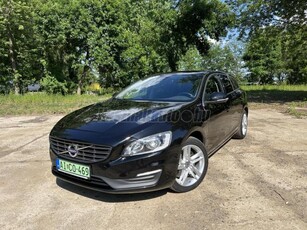 VOLVO V60 2.4 D [D6] PHEV AWD Momentum Geartronic