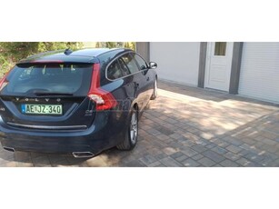 VOLVO V60 2.4 D [D6] PHEV AWD Summum Geartronic