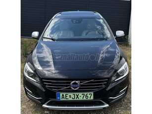 VOLVO V60 2.4 D [D6] PHEV AWD Summum Geartronic BLiS. Adaptív tempomat/Premium hangr./Napfénytető