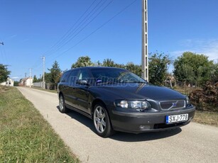 VOLVO V70 2.4 D [D5]