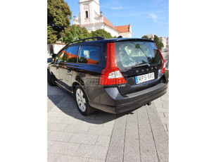 VOLVO V70 2.4 D [D5] Momentum