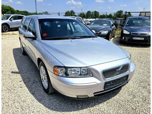 VOLVO V70 2.4 Momentum (Automata) DUPLA DIGIT KLÍMA TEMPOMAT TOLATÓRADAR VONÓHOROG GYÖNYÖRŰ SZÉP ÁLLAPOT