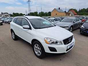 VOLVO XC60 2.0 D [D3] Momentum FWD NAVI.PDC.TEMPOMAT.DIGITKLÍMA