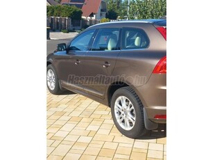 VOLVO XC60 2.0 D [D4] R-Design Momentum Geartronic FWD