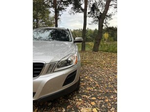 VOLVO XC60 2.4 D [D3] Momentum Geartronic