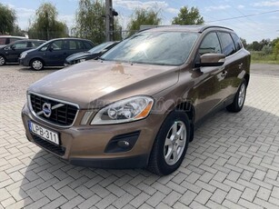 VOLVO XC60 2.4 D [D3] Momentum Geartronic R-DESIGN.MAGYARORSZÁGI ! GYÁRI FÉNYEZÉS