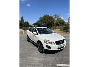 VOLVO XC60 2.4 D [D3] R-Design