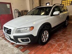 VOLVO XC70 2.0 D [D3] Momentum Geartronic