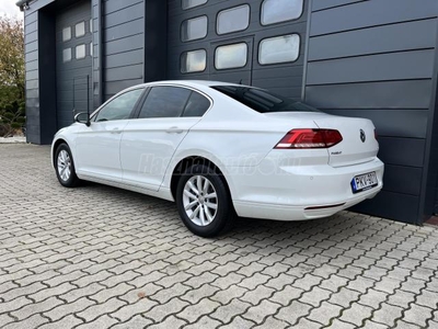 VOLKSWAGEN PASSAT VIII 2.0 TDI BMT SCR Comfortline SZERVIZKÖNYV / 118ekm / 27% ÁFÁS / 1.TULAJ / MAGYARORSZ-i / GYÖNGYHÁZ METÁL