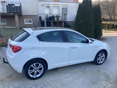 ALFA ROMEO GIULIETTA 1.4 TB Progression 137000KM VEZETETT SZERVIZKÖNYV PANORAMATETŐ