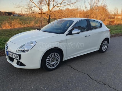 ALFA ROMEO GIULIETTA 1.6 JTDM-2 Distinctive Led .Digitklíma.Tempomat.Navigáció.18'Alu.Szervizkönyv.Bőrülés!