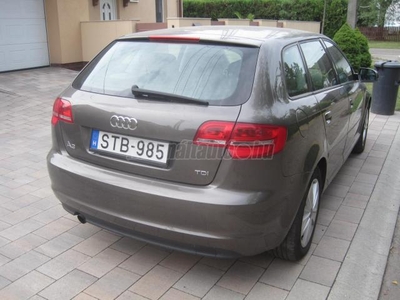 AUDI A3 1.6 TDI e Attraction DPF