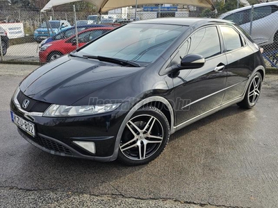 HONDA CIVIC 1.8 Sport Magyarországi! Vezetett szervizkönyv!