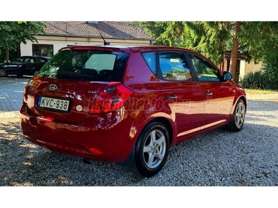 KIA CEE'D 1.6 CRDi EX