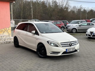 MERCEDES-BENZ B 200 BlueEFFICIENCY MAGYAR FULL AMG ILLED 17K VEZCSOM DKLÍMA FÜL NAVI KAMERA SÁVT SÁVV HOLTTÉR EU5