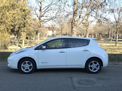 NISSAN LEAF Acenta 30 kWh (Automata) 13.628 Km! 11 PÁLCÁS AKKUMULÁTOR! SZERVIZKÖNYV!