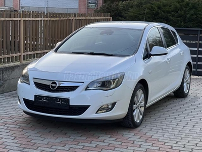 OPEL ASTRA J 1.6 Cosmo Kitűnő állapot! Garantált km!