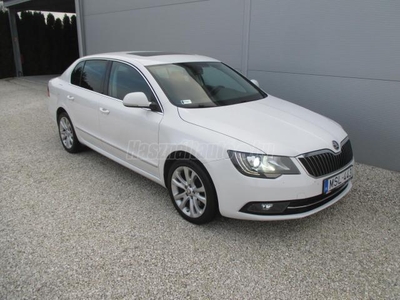 SKODA SUPERB 2.0 CR TDi Elegance DSG Magyarországi - Xenon - Digitklíma - 4 ülésfűtés - Solartető