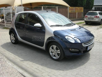 SMART FORFOUR 1.3 Passion SZERVIZKÖNYV.8KERÉK