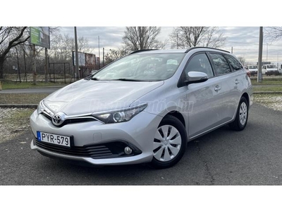 TOYOTA AURIS Touring Sports 1.33 Live (PYR-579) ELSŐ TULAJDONOSTÓL!