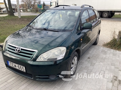 TOYOTA Avensis Verso