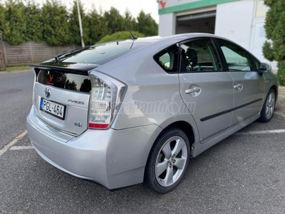 TOYOTA PRIUS 1.8 HSD(Automata)