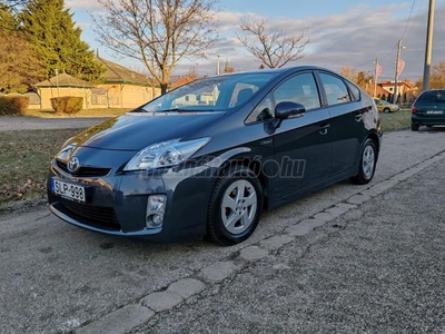 TOYOTA PRIUS 1.8 HSD(Automata)