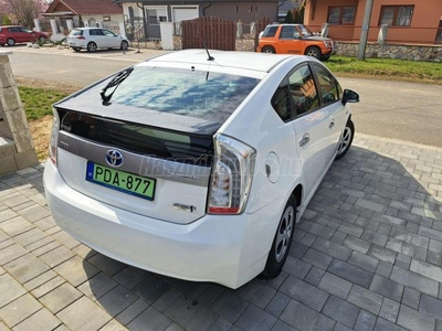 TOYOTA PRIUS PLUG-IN