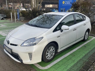 TOYOTA PRIUS PLUG-IN Mo-i. 1 tulaj.végig szakszervízes szervízkönyv.jégesőkáros