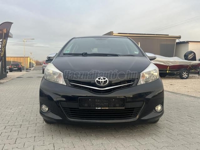 TOYOTA YARIS 1.33 Executive Gyári fényezés/Tolatókamera/Téli+nyári alufelnigarnitúra!