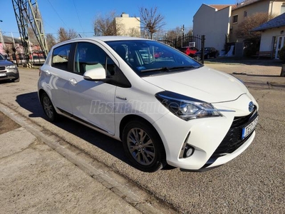 TOYOTA YARIS 1.5 HSD Style SensoSmart e-CVT GYÁRI FÉNYEZÉS !!! 50.150 KM !!