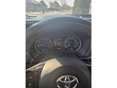 TOYOTA YARIS 1.5 VVT-i Comfort Style CVT